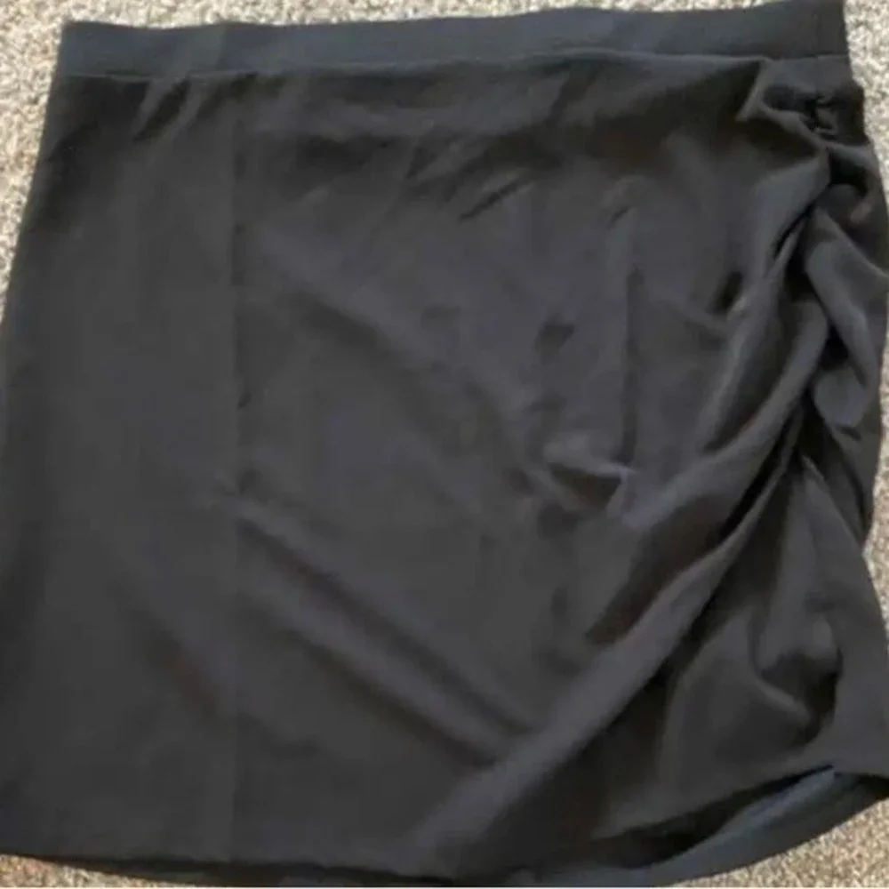 Socialite Skirt black mini skirt with side ruching women’s Size 2X NEW - Picture 1 of 6